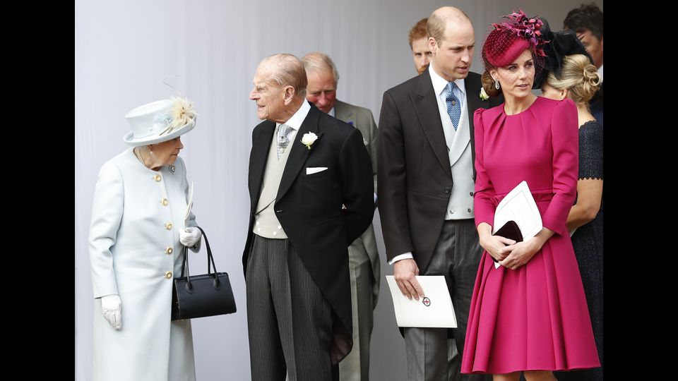 La regina Elisabetta, il principe Filippo, il principe William e la principessa Kate