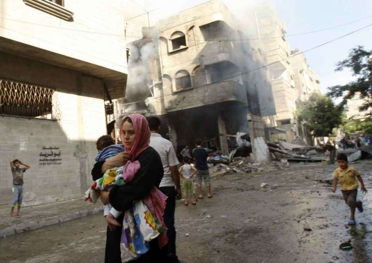 Gaza, bilancio vittime sale a 135 Uccisi 2 nipoti leader Hamas