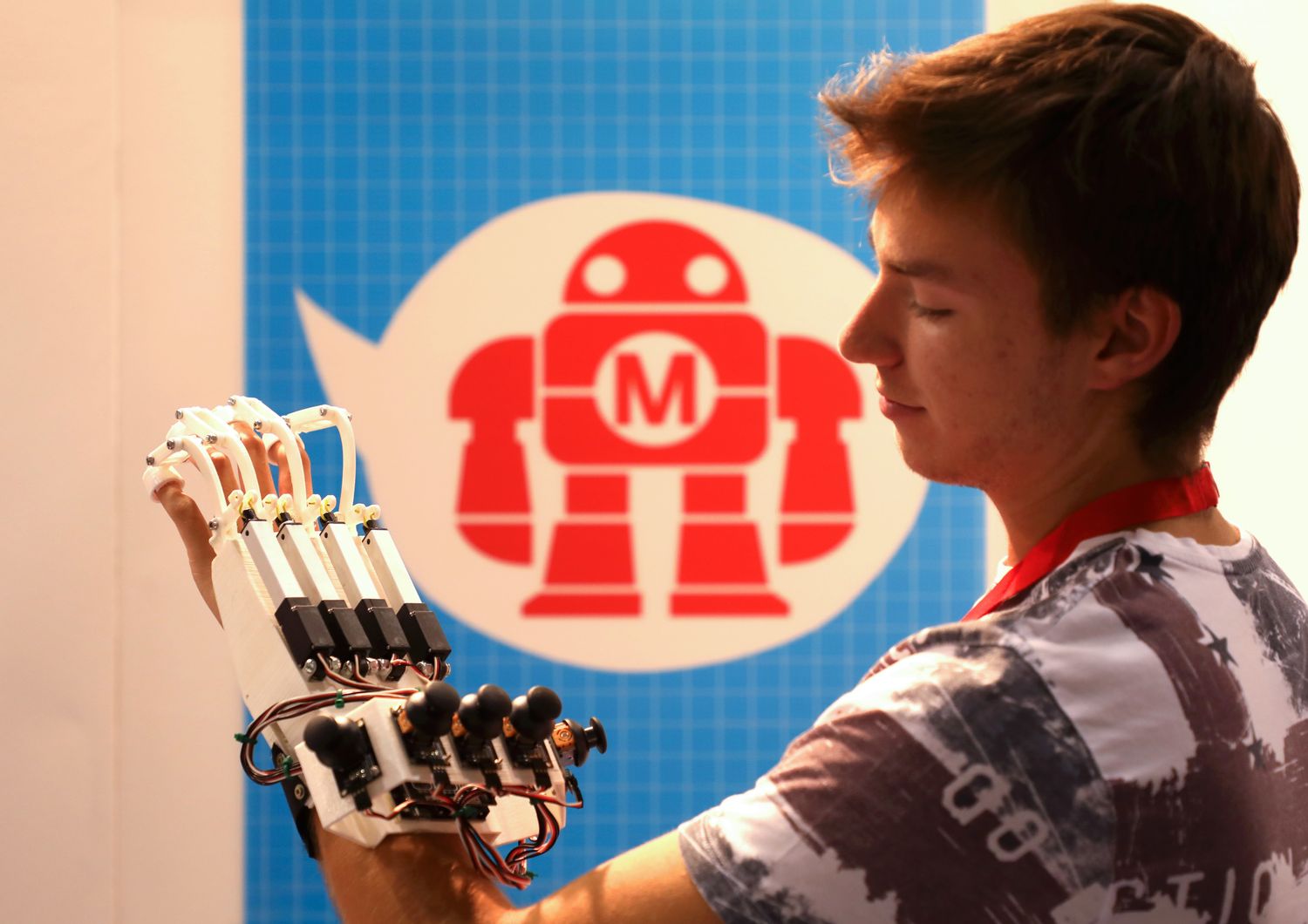 &nbsp;Una mano robotica presentata alla Maker Faire Roma 2018