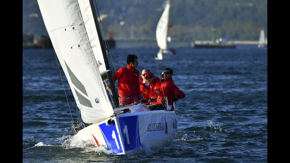 I partecipanti si sfidano durante la categoria &quot;Barcolana Meteor&quot; nell'ambito della 50esima regata di Barcolana. Golfo di Trieste