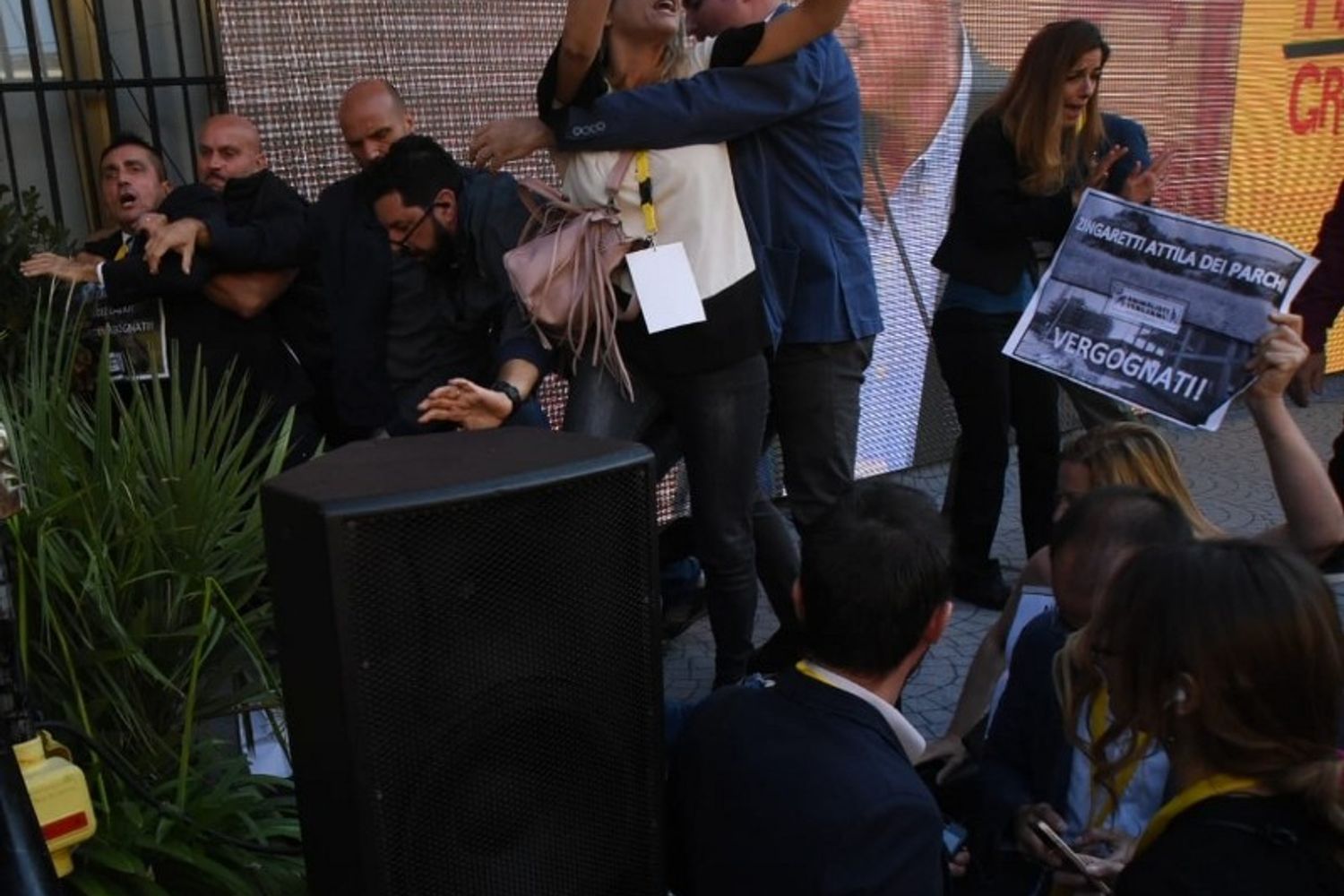 &nbsp;La protesta degli Animalisti Italiani durante il comizio di Nicola Zingaretti