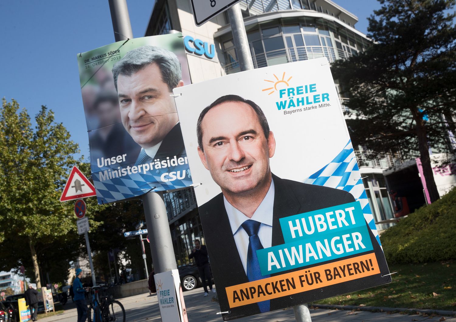Manifesti di Hubert Aiwanger del partito 'Liberi elettori' e di Markus S&ouml;der della CSU