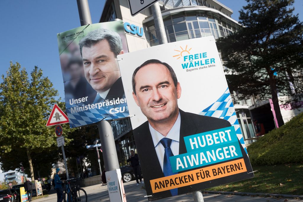 Manifesti di Hubert Aiwanger del partito 'Liberi elettori' e di Markus S&ouml;der della CSU