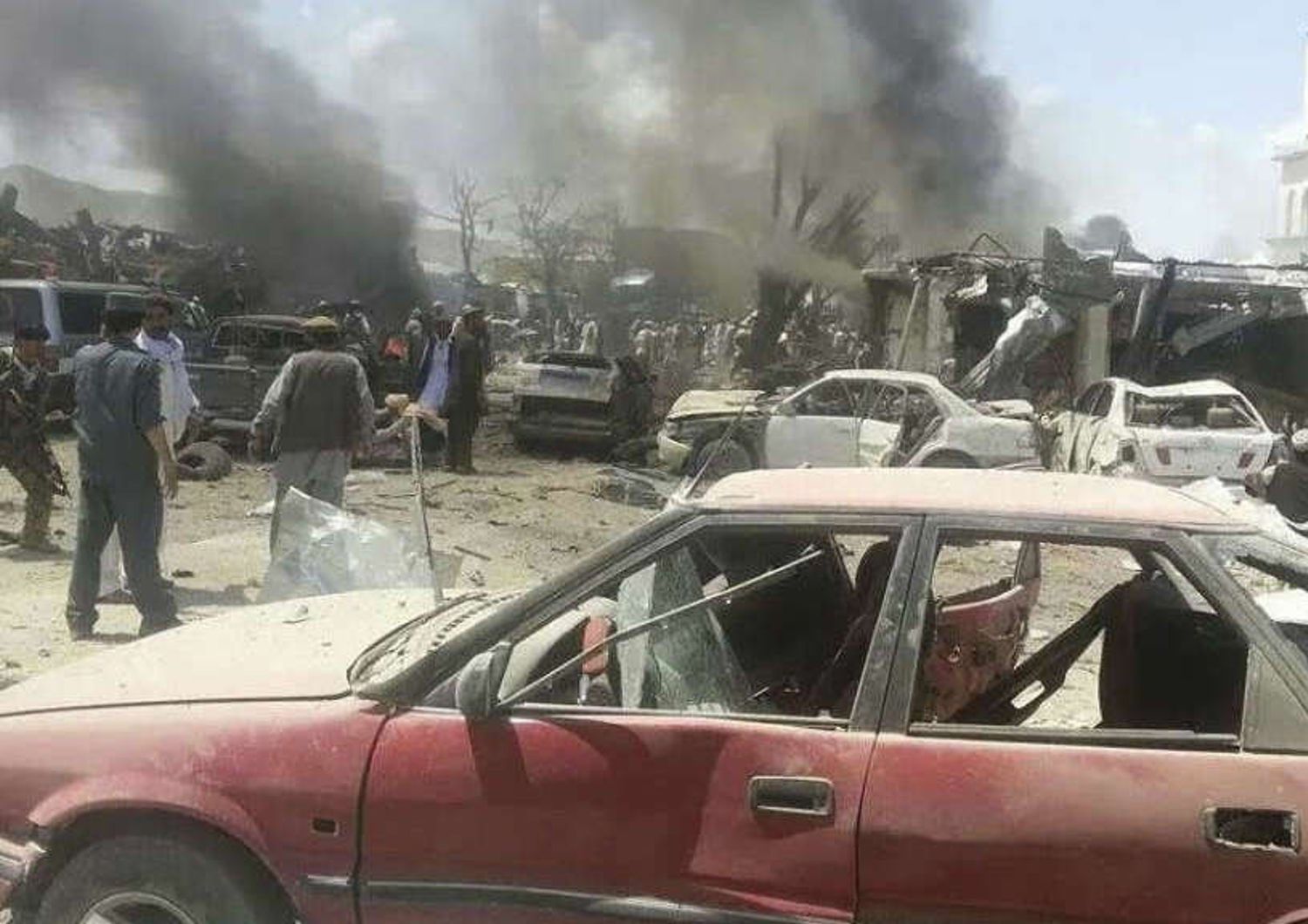 Afghanistan: camion-bomba a mercato, bilancio sale a 89 morti
