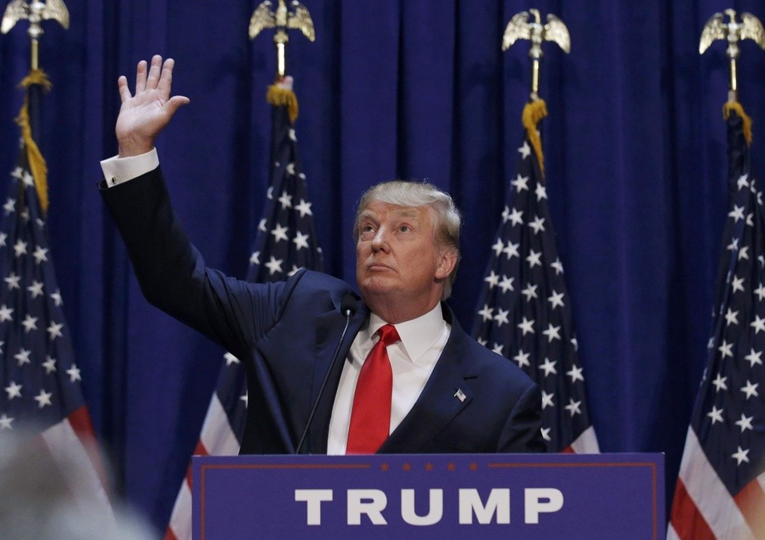 Usa 2016: Donald Trump si candida, "serve un grande leader"