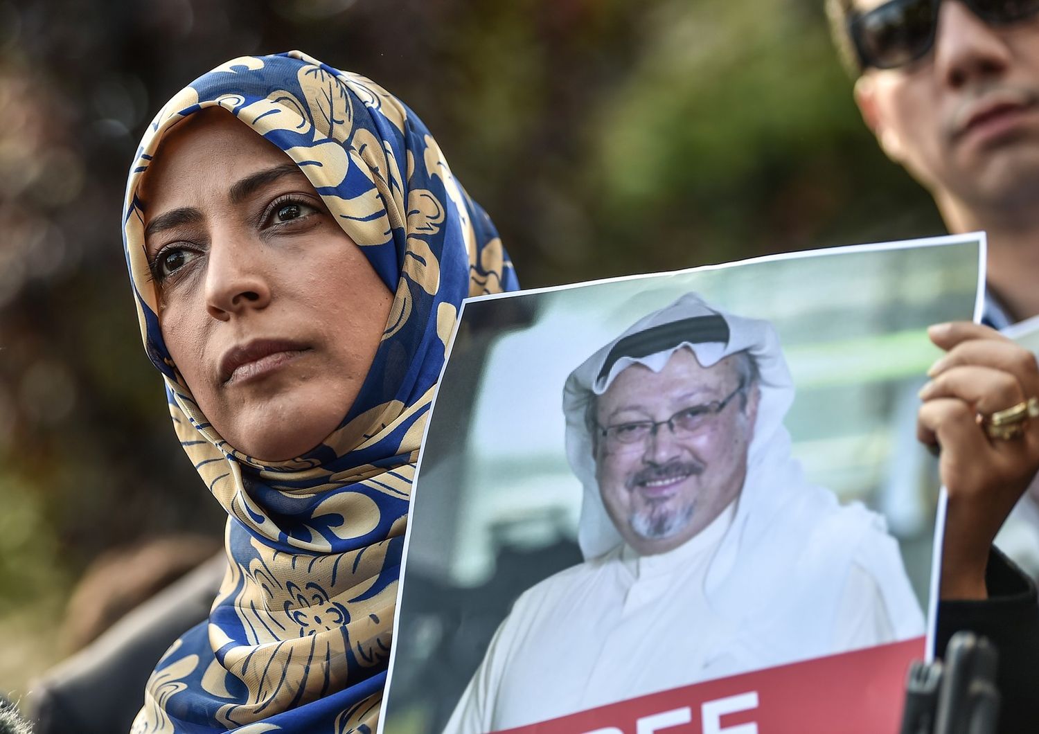 Tawakkol Karman, yemenita, premio Nobel per la Pace mostra una foto di Jamal Khashoggi&nbsp;