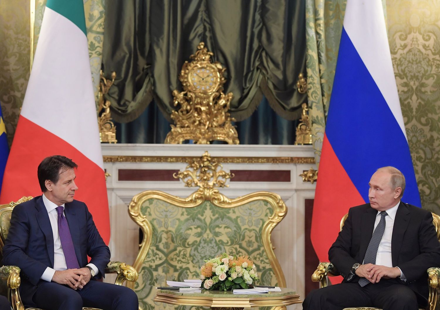 Il presidente russo Vladimir Putin incontra il primo ministro italiano Giuseppe Conte al Cremlino a Mosca