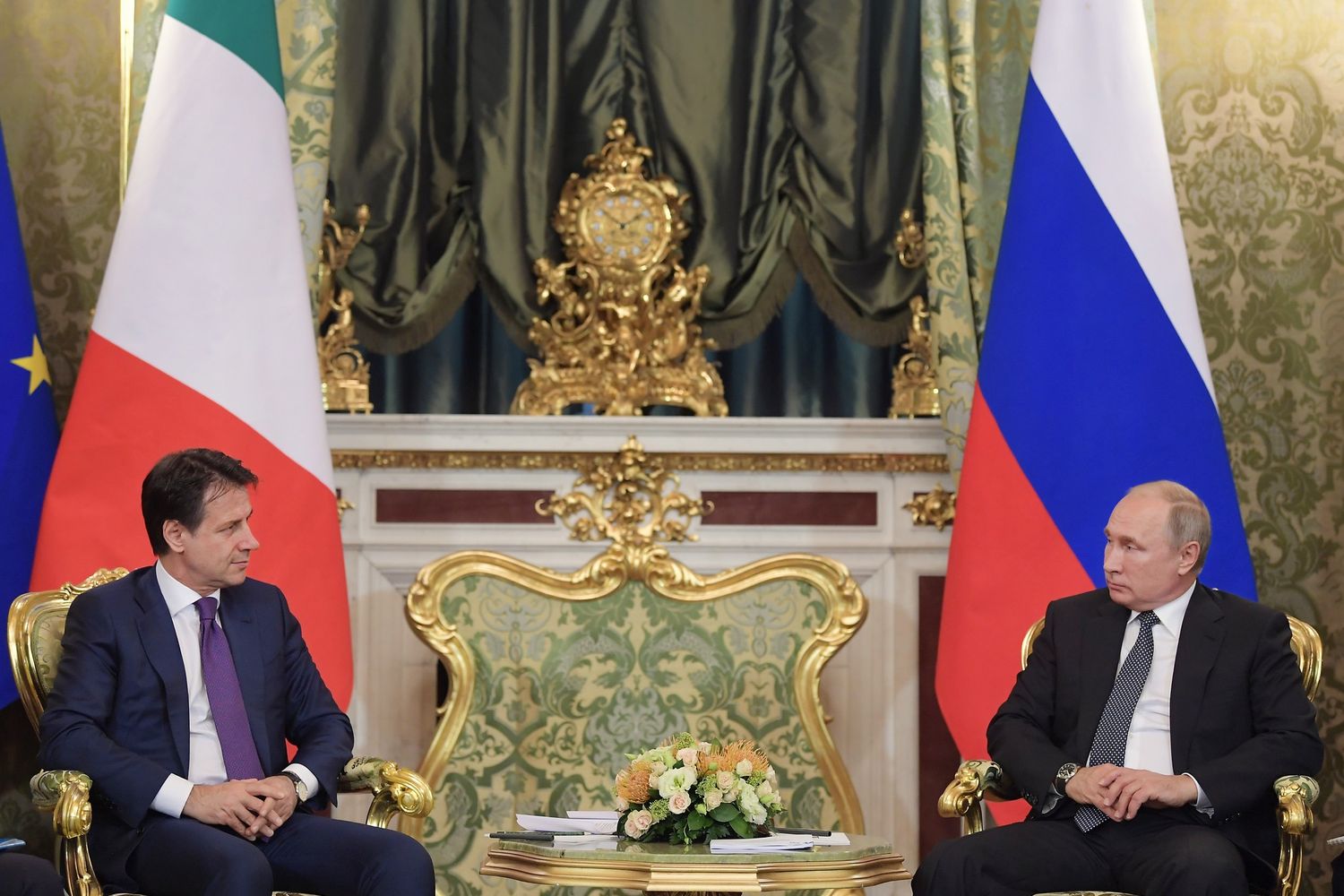 Il presidente russo Vladimir Putin incontra il primo ministro italiano Giuseppe Conte al Cremlino a Mosca