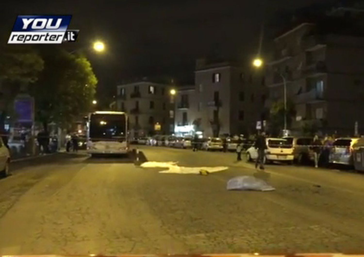 Auto piomba sulla folla a Roma Caccia a 2 rom, uno minorenne