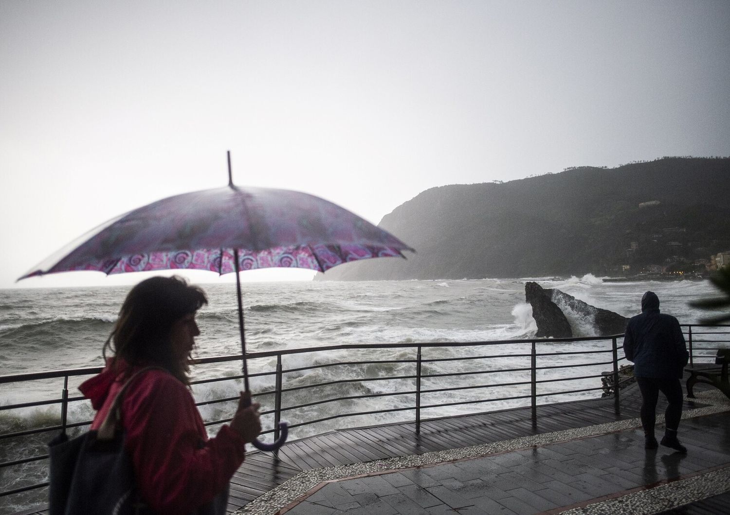 Monterosso, Liguria, raffiche di vento fino a 100 km / h sulla costa e 150 km / h in montagna, e un totale di precipitazioni in pochi giorni equivalenti alle piogge di diversi mesi. &nbsp;