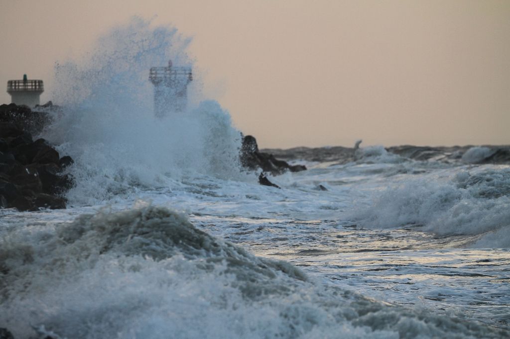 &nbsp; Ostia, forte maltempo e raffiche di vento fino a 82 km/h. Violente mareggiate sul litorale romano&nbsp;