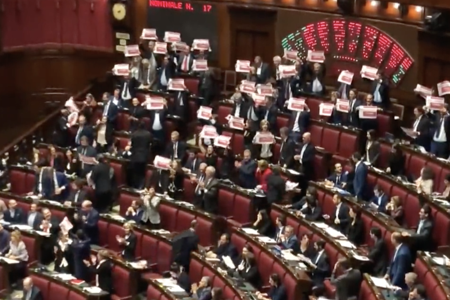 &nbsp;Partito democratico, proteste in Parlamento