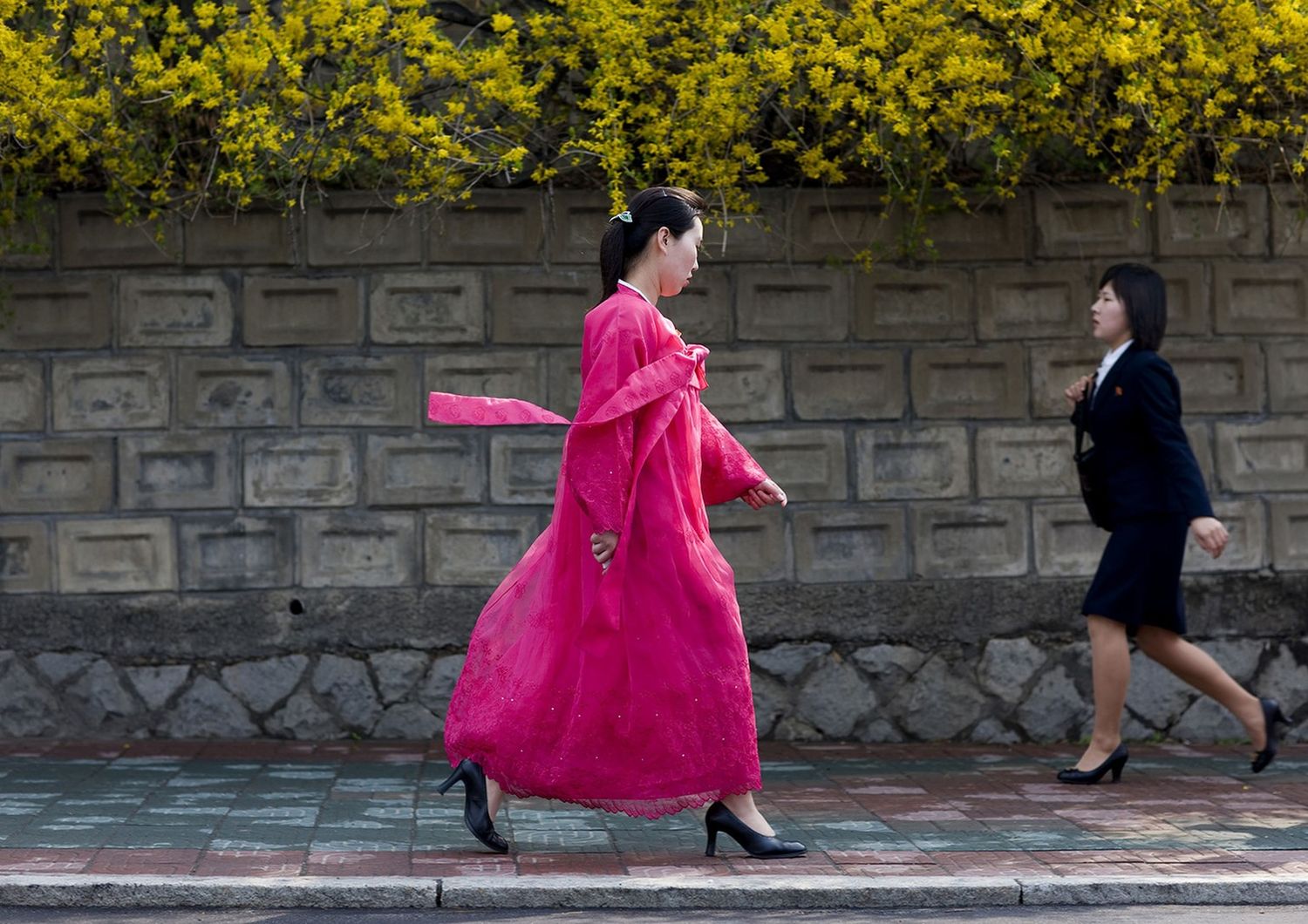 &nbsp;Due donne in una strada di Pyongyang, capitale della Corea del Nord