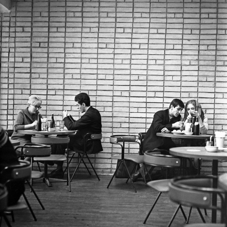 &nbsp;Un pub a Mosca nel 1966