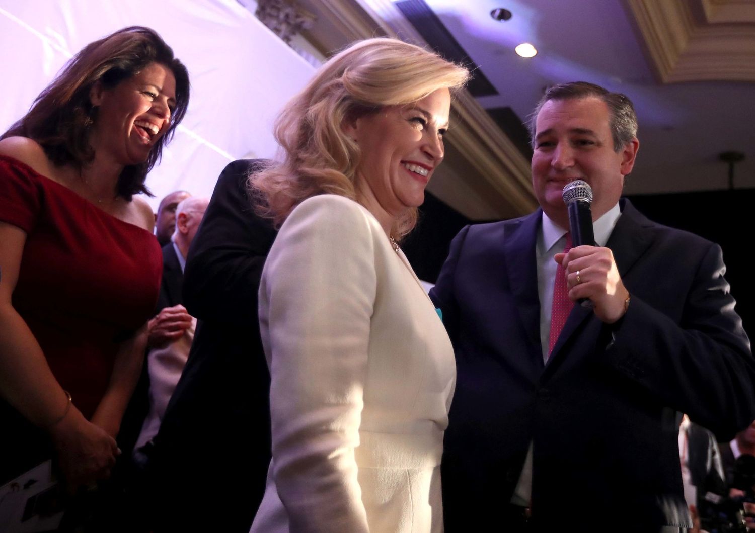 &nbsp;Ted Cruz festeggia la vittoria con la moglie