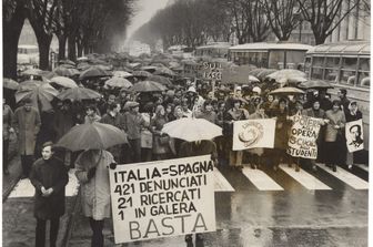 &nbsp;Torino, il corteo degli studenti in Corso Vinzaglio si dirige verso Via Cernaia, 1968. Ghidoni/ Archivio Storico della Citt&agrave; di Torino