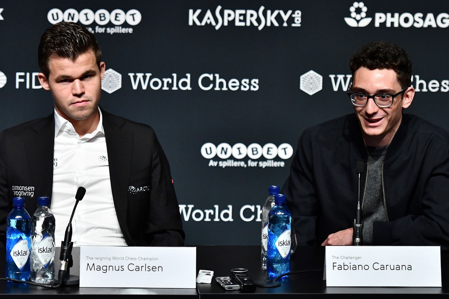 &nbsp;Magnus Carlsen e Fabiano Caruana
