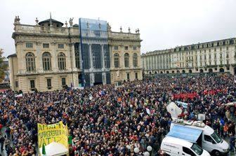 La manifestazione a favore della Tav in piazza Castello a Torino&nbsp;