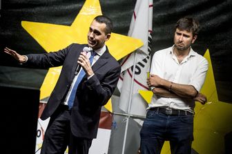 &nbsp;Luigi Di Maio e Alessandro di Battista alla chiusura della campagna elettorale a Fiumicino nel maggio 2018