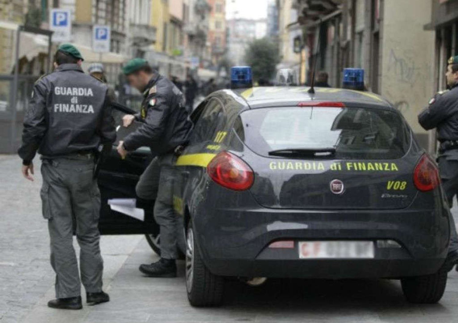 Mafia a Roma: maxi truffa alla Marina militare, 6 arresti