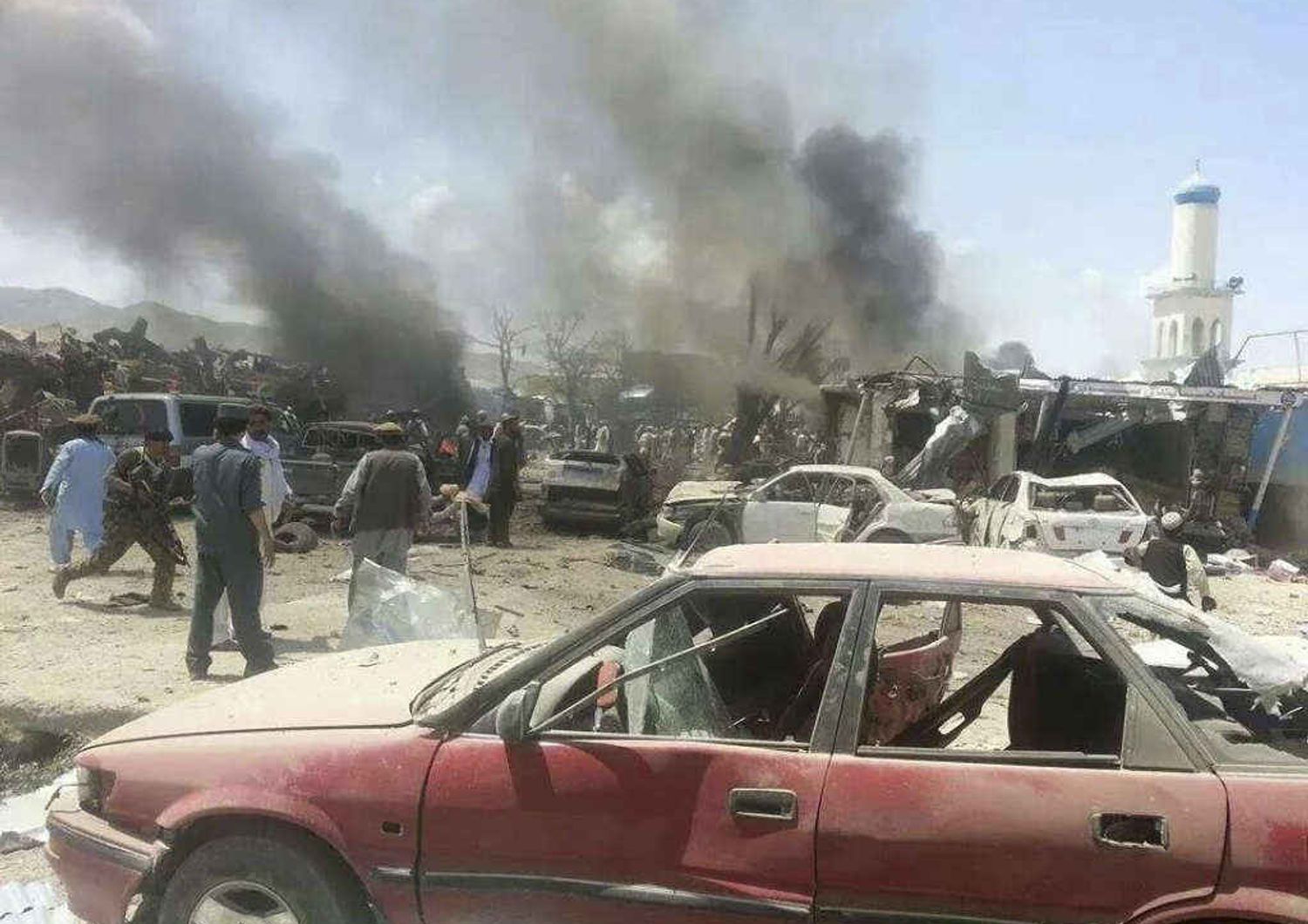 Afghanistan: kamikaze talebano contro convoglio Nato, 3 morti