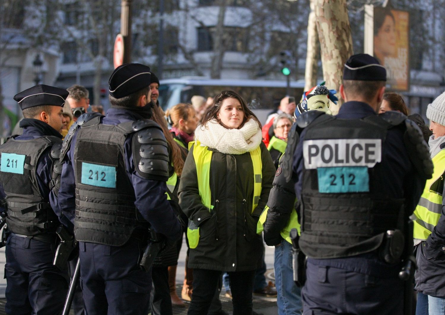 Francia: ancora blocchi dei &#39;gilet gialli&#39; e violenze, in 24 ore 409 feriti
