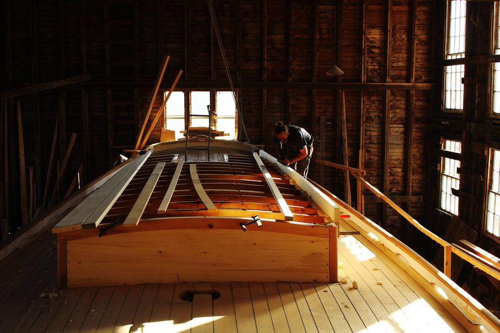 &nbsp;Francesco Nanni al lavoro sulla barca nel 2015