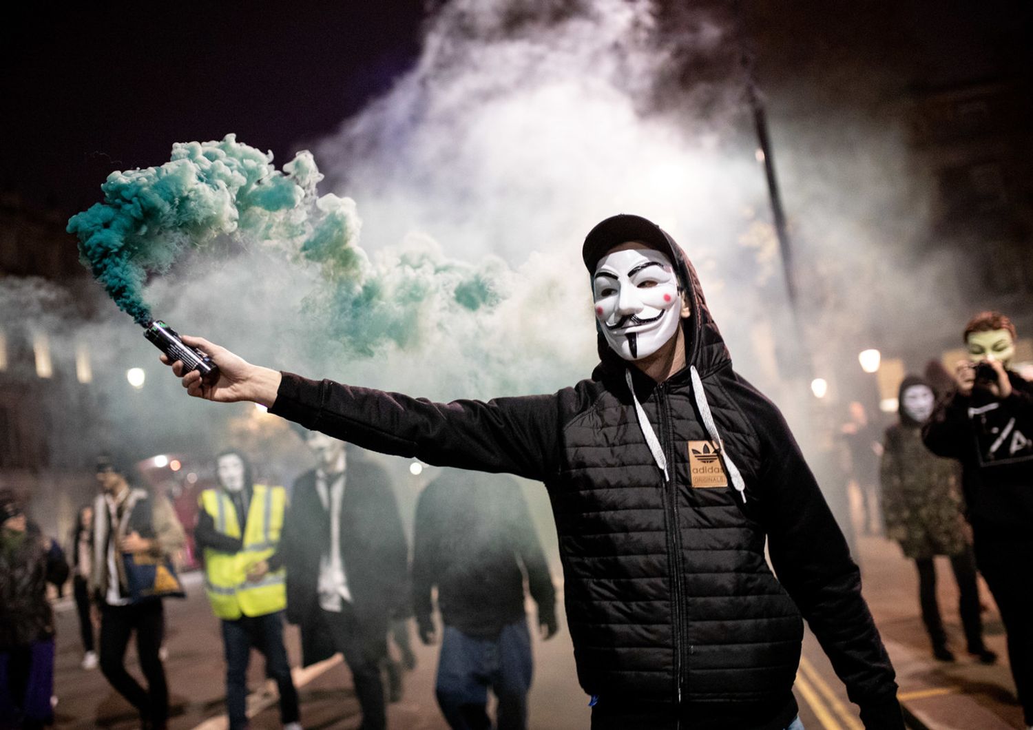 Londra, centinaia di manifestanti prendono parte alla marcia annuale contro la corruzione al potere 'Million Mask March', organizzata da Anonymous&nbsp;