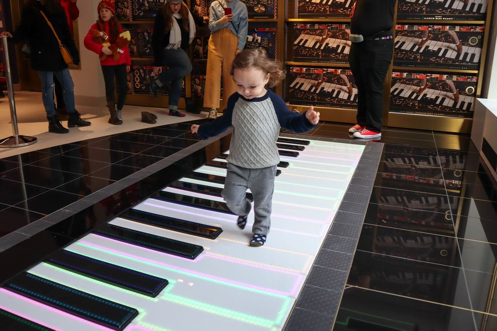 &nbsp;La riapertura del negozio di giocattoli Fao Schwarz sulla Quinta a New York appena in tempo per il Black Friday