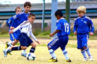 insulti razzisti tifo violento partita bambini