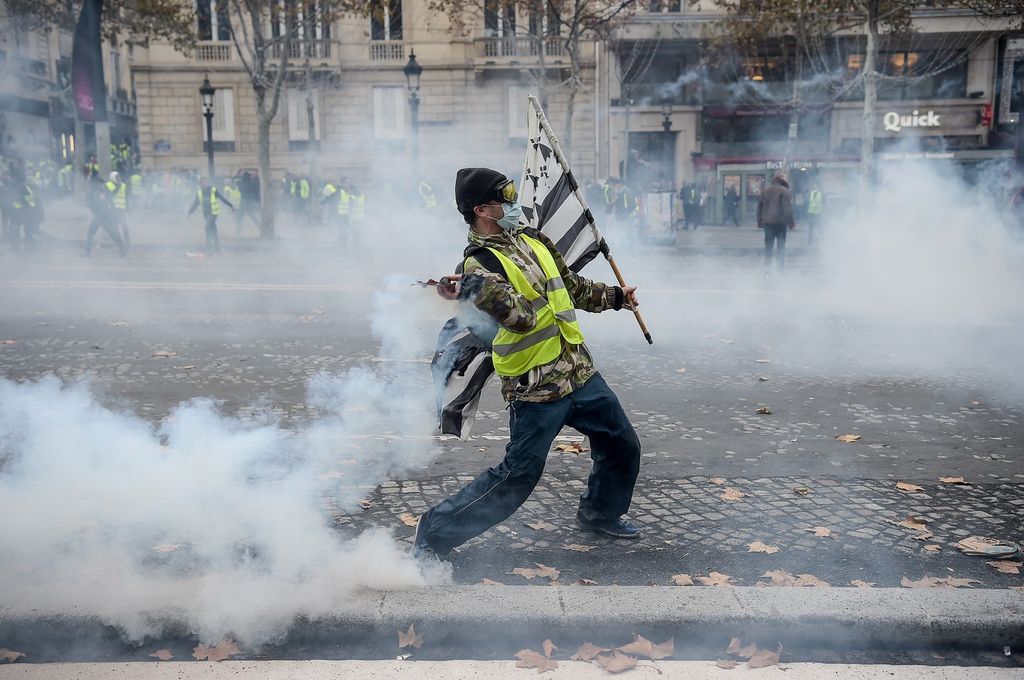 &nbsp;Un'immagine delle violenze dei gilet gialli a Parigi