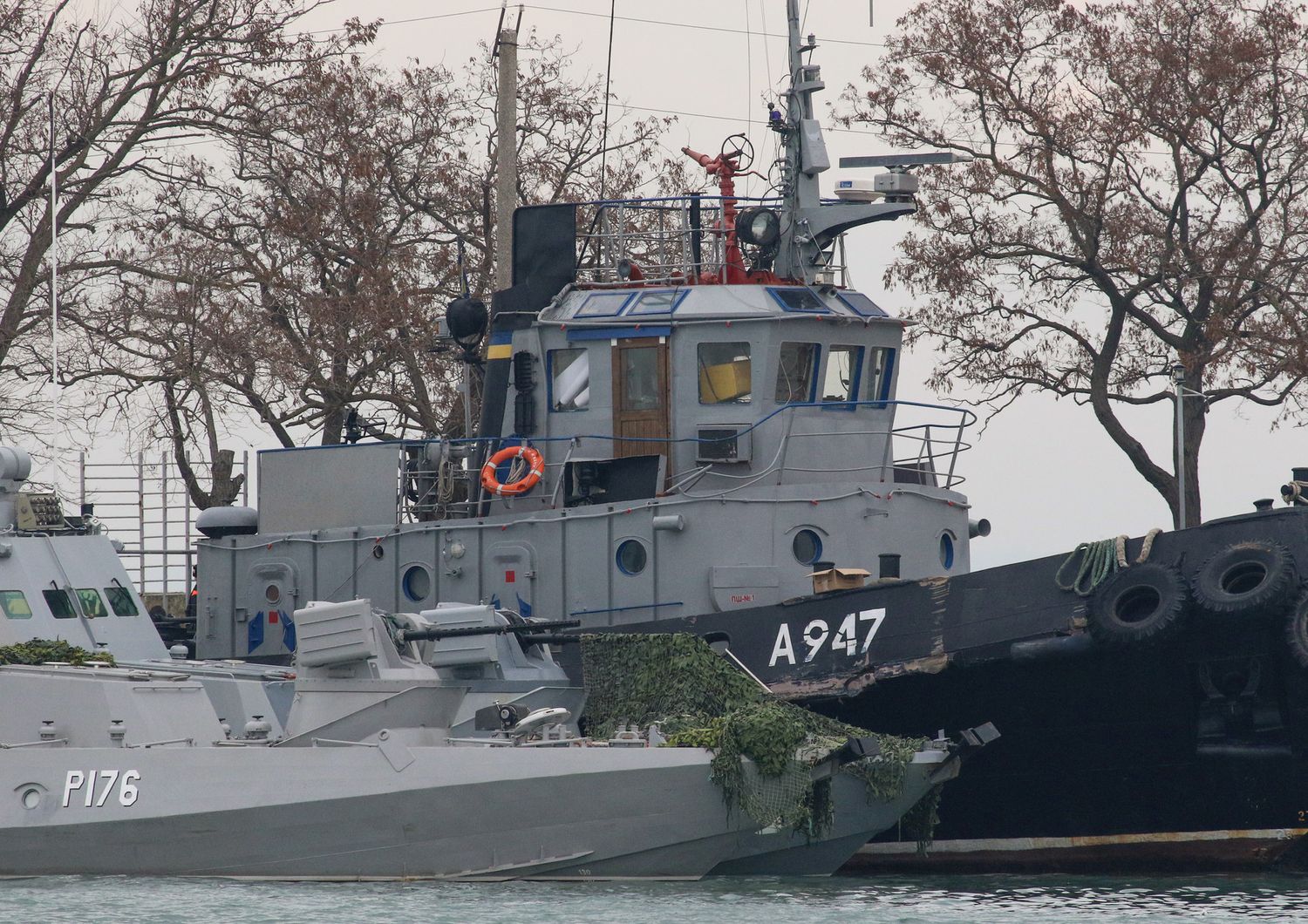 &nbsp;Una nave militare ucraina bloccata nel porto di Kerch, Crimea
