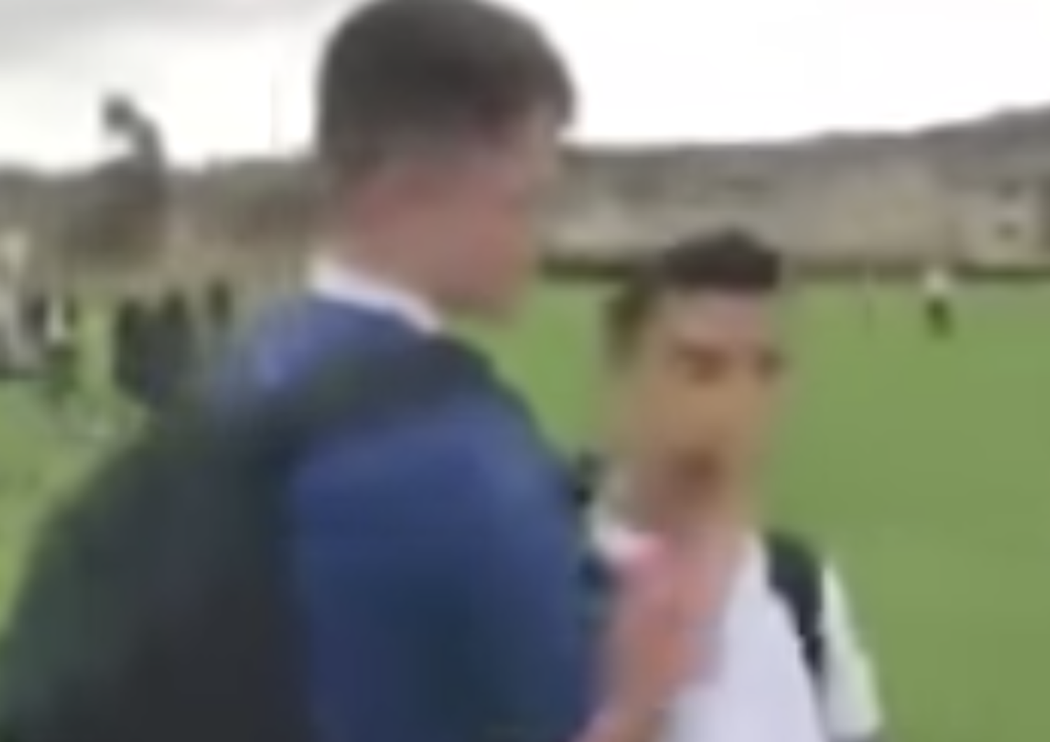 Un video di due fratelli siriani&nbsp;bullizzati&nbsp;a scuola scuote la Gran Bretagna&nbsp;