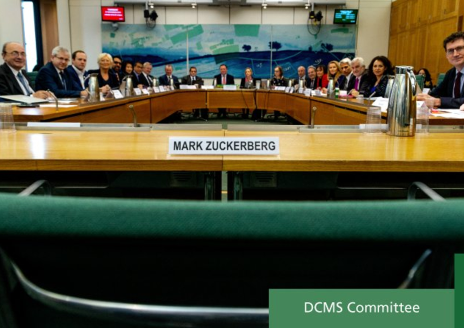 &nbsp;La seduta della commissione parlamentare disertata da Mark Zuckerberg