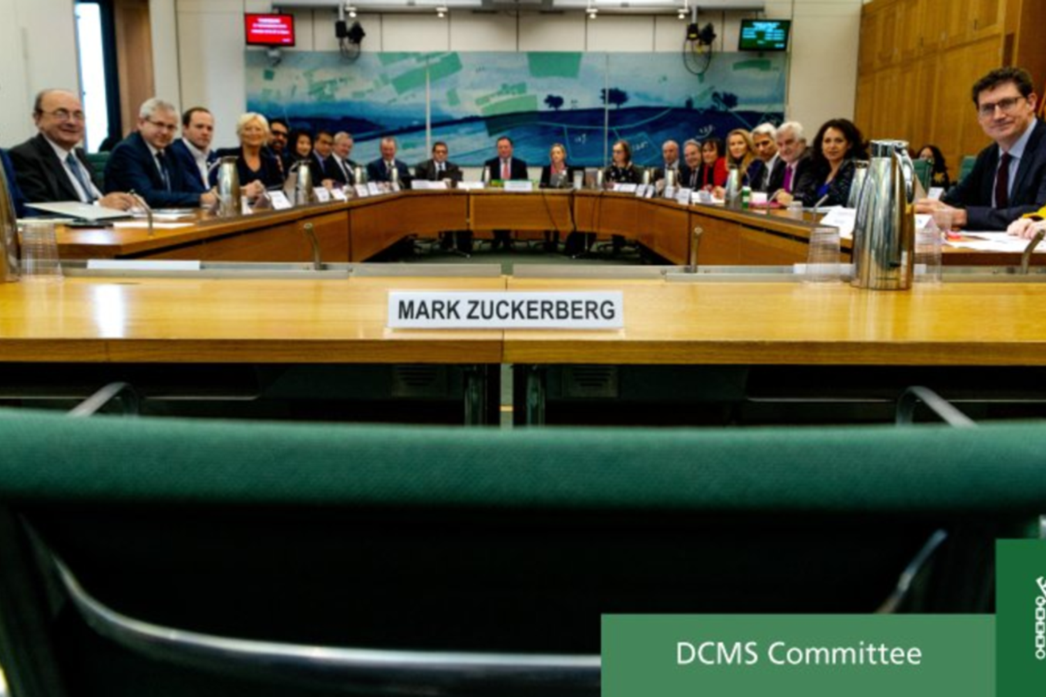 &nbsp;La seduta della commissione parlamentare disertata da Mark Zuckerberg