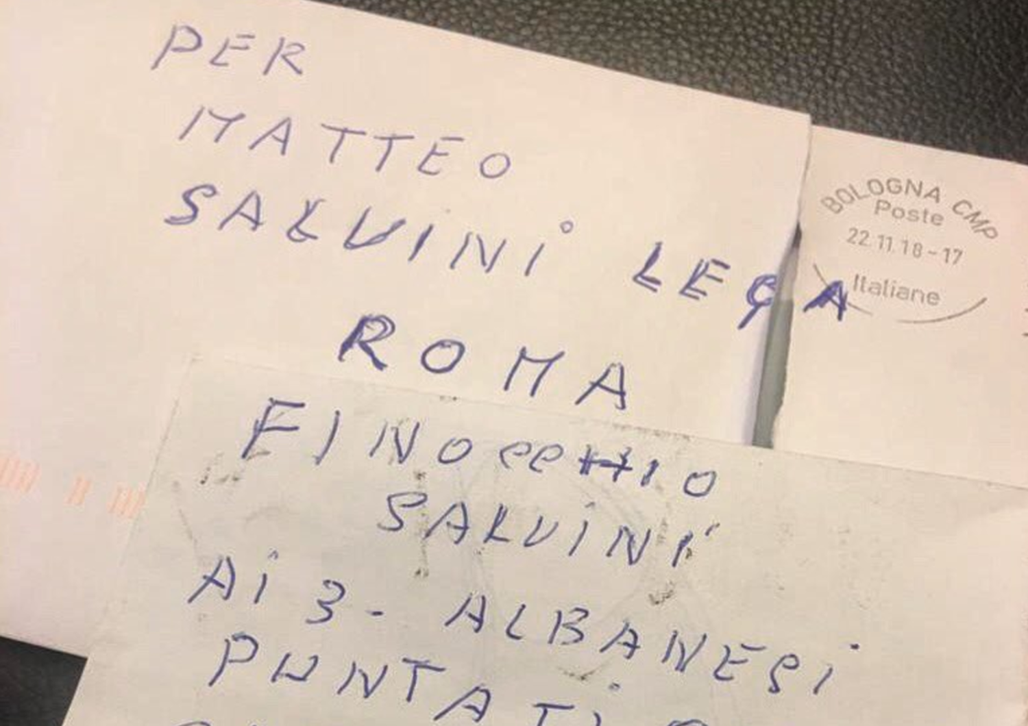 Salvini pubblica una lettera di minacce ricevute, in un italiano un po&#39; incerto
