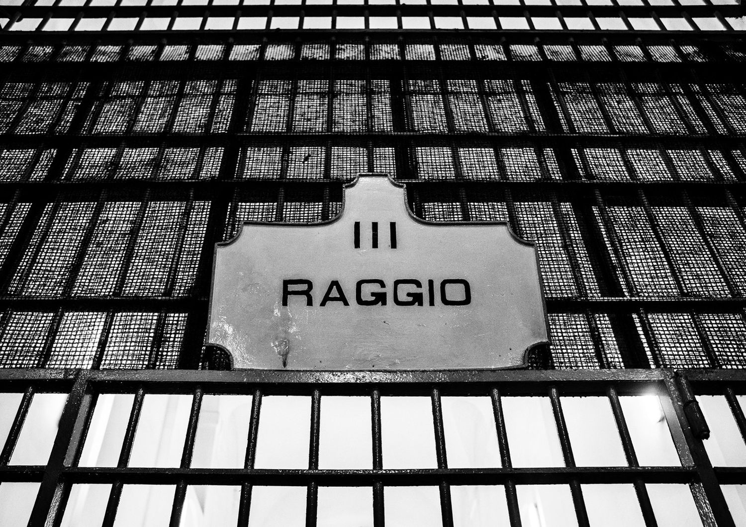 il cancello del III Raggio, parte della mostra &ldquo;In Transito. Un Porto a San Vittore&rdquo;&nbsp;