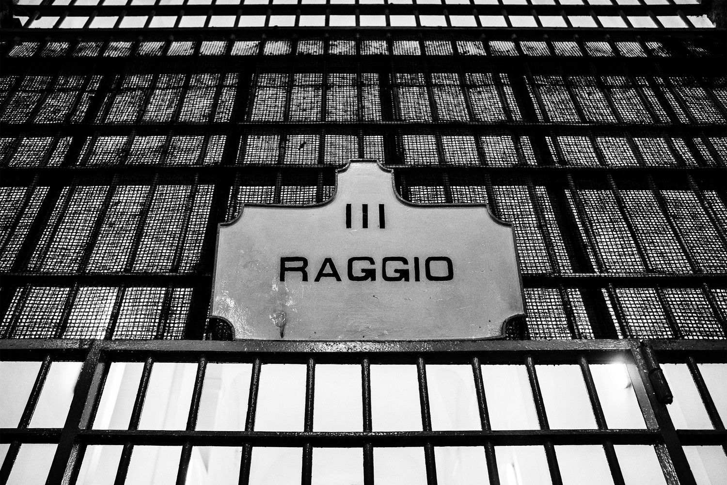 il cancello del III Raggio, parte della mostra &ldquo;In Transito. Un Porto a San Vittore&rdquo;&nbsp;