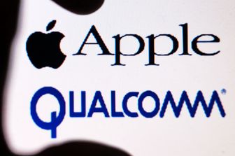 &nbsp;Qualcomm Apple