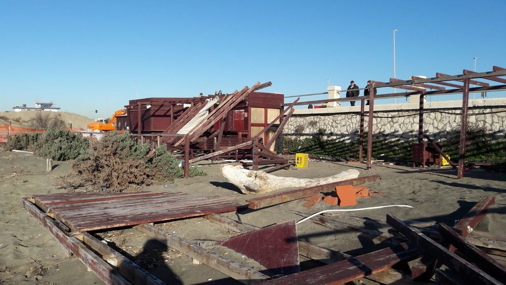 &nbsp; Demolizioni, Ostia