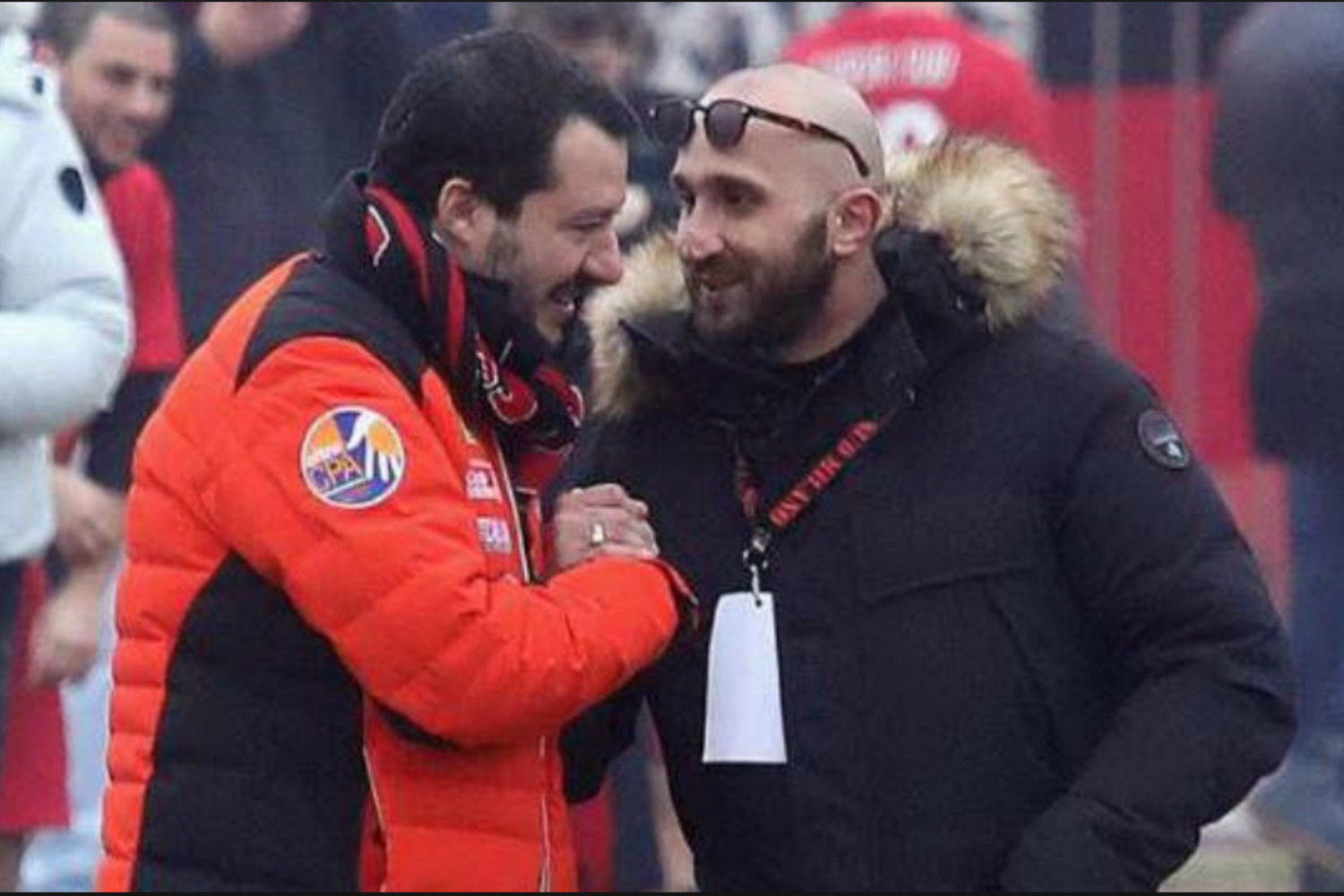 &nbsp;Matteo Salvini stringe la mano al capo ultr&agrave; milanista Luca Lucci&nbsp;