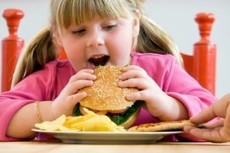 &nbsp;Una rapporto non equilibrato con io cibo da bambini pu&ograve; creare problemi di alimentazione da adulti