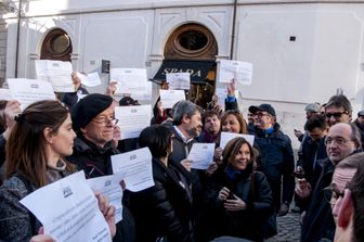 Protesta davanti alla Camera dei Deputati contro la riduzione graduale fino allo zero dei finanziamenti pubblici&nbsp;