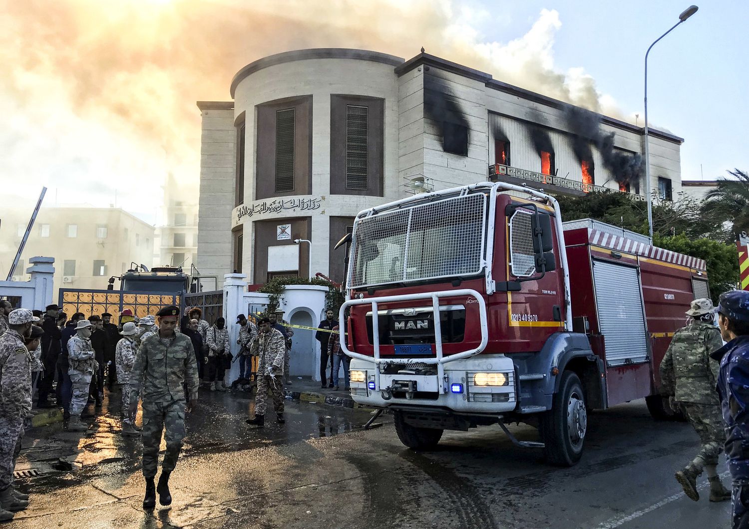 &nbsp;L'edificio del ministero colpito da un kamikaze a Tripoli, Libia&nbsp;