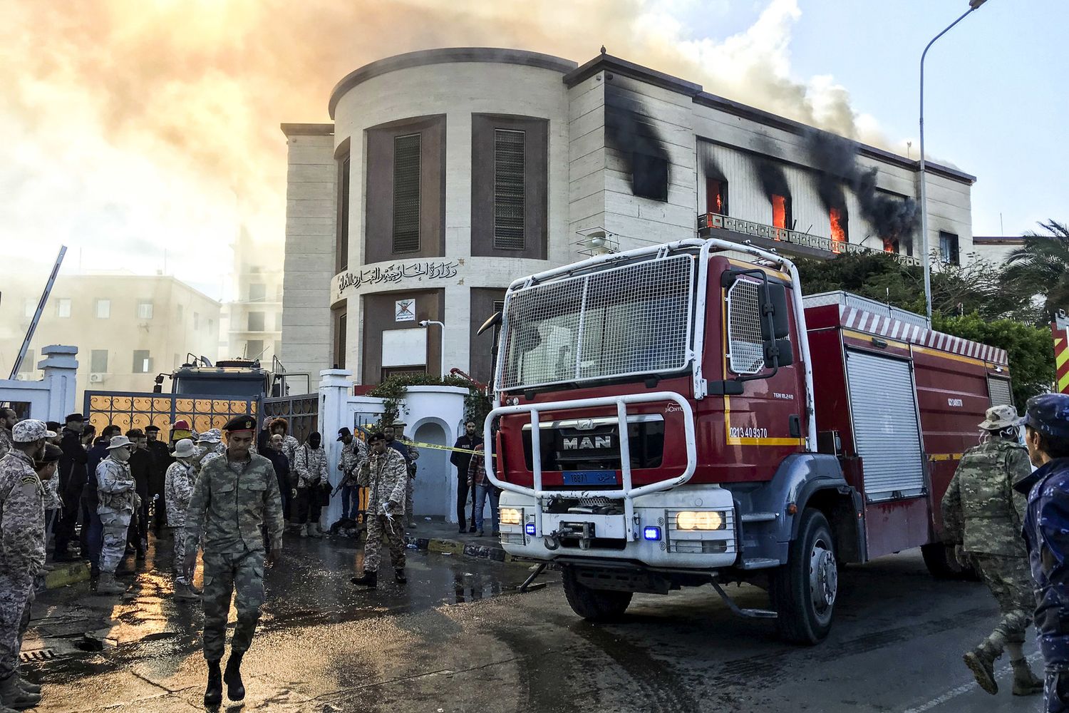 &nbsp;L'edificio del ministero colpito da un kamikaze a Tripoli, Libia&nbsp;