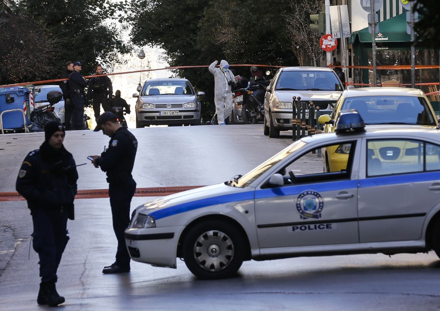 Grecia, polizia su luogo esplosione (Afp)