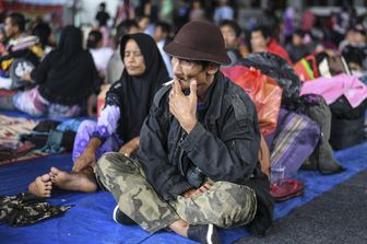 &nbsp;&nbsp;Indonesia, un gruppo di sfollati dopo il terremoto del 22 dicembre&nbsp;