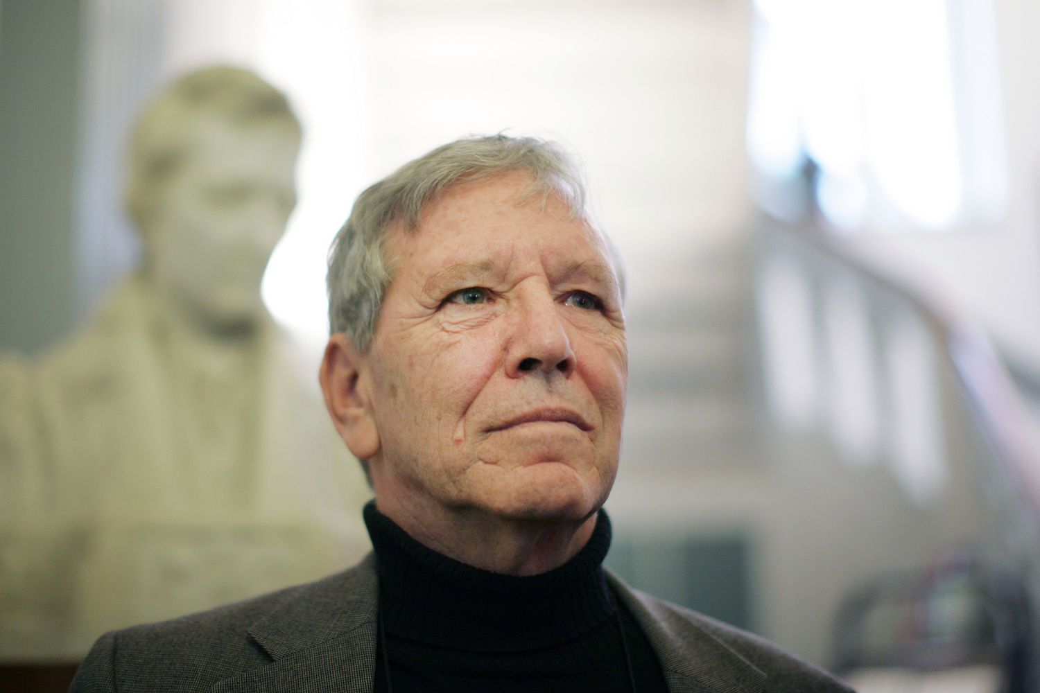 Amos Oz