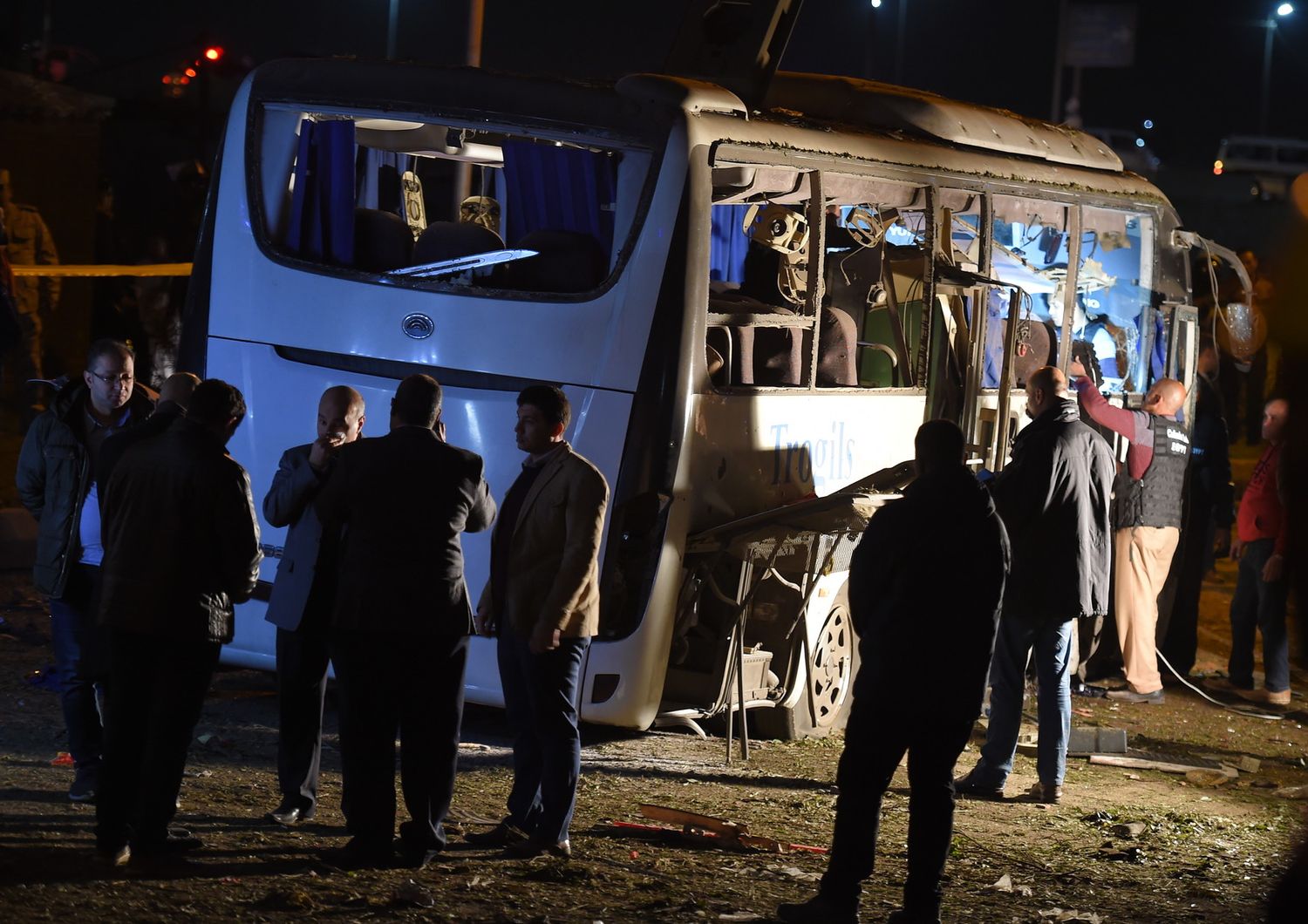 Egitto: esplosione su un bus, quattro morti