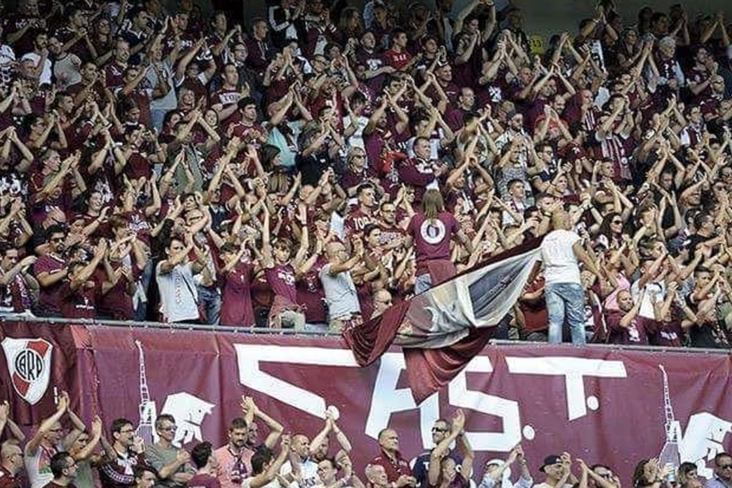 &nbsp;Gli ultr&agrave; del gruppo Cast del Torino